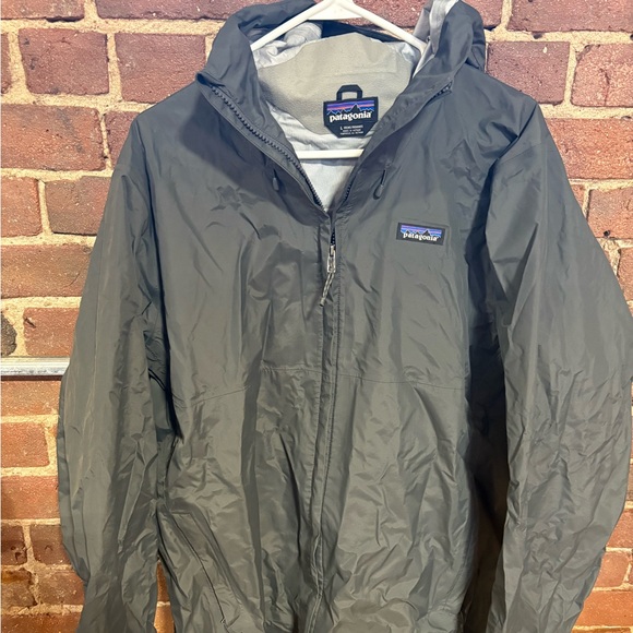 Pre Owned Patagonia Torrentshell Rain Jacket Size LG - Picture 1 of 13
